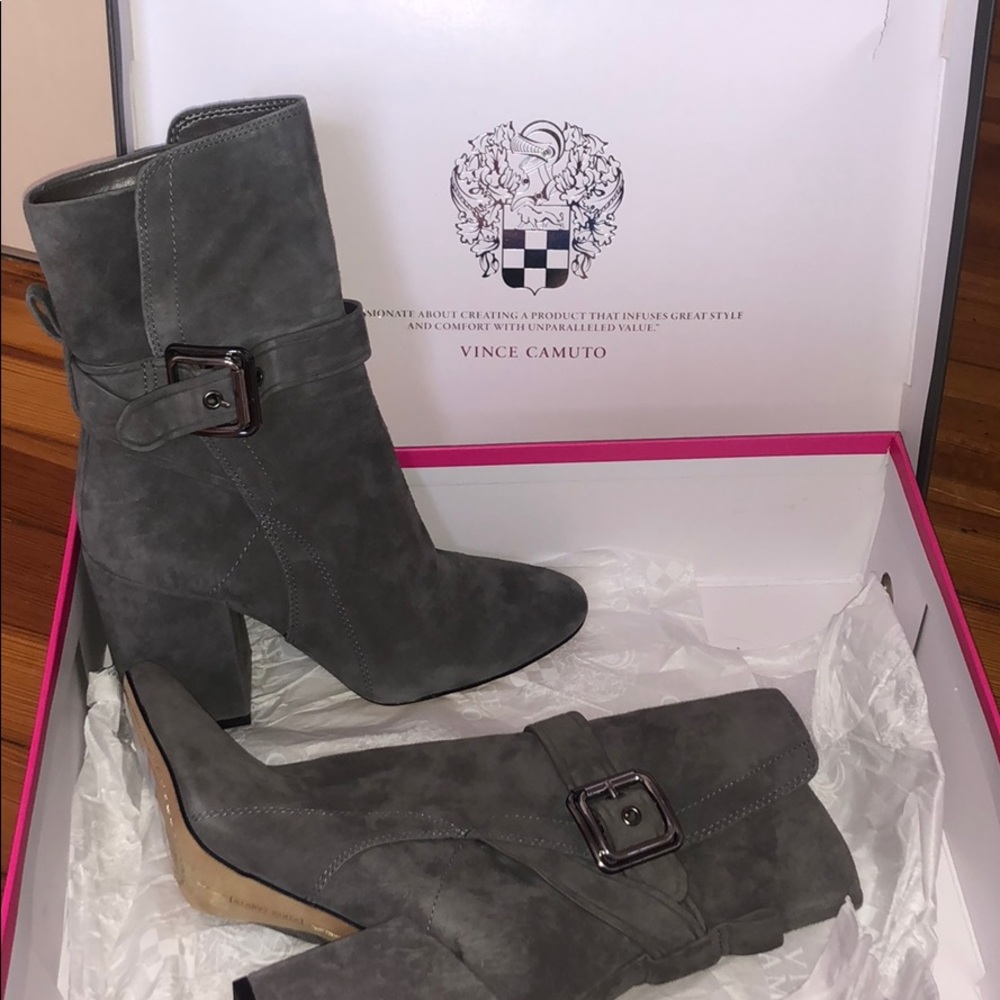 Vince Camuto suede heel boots (gray)